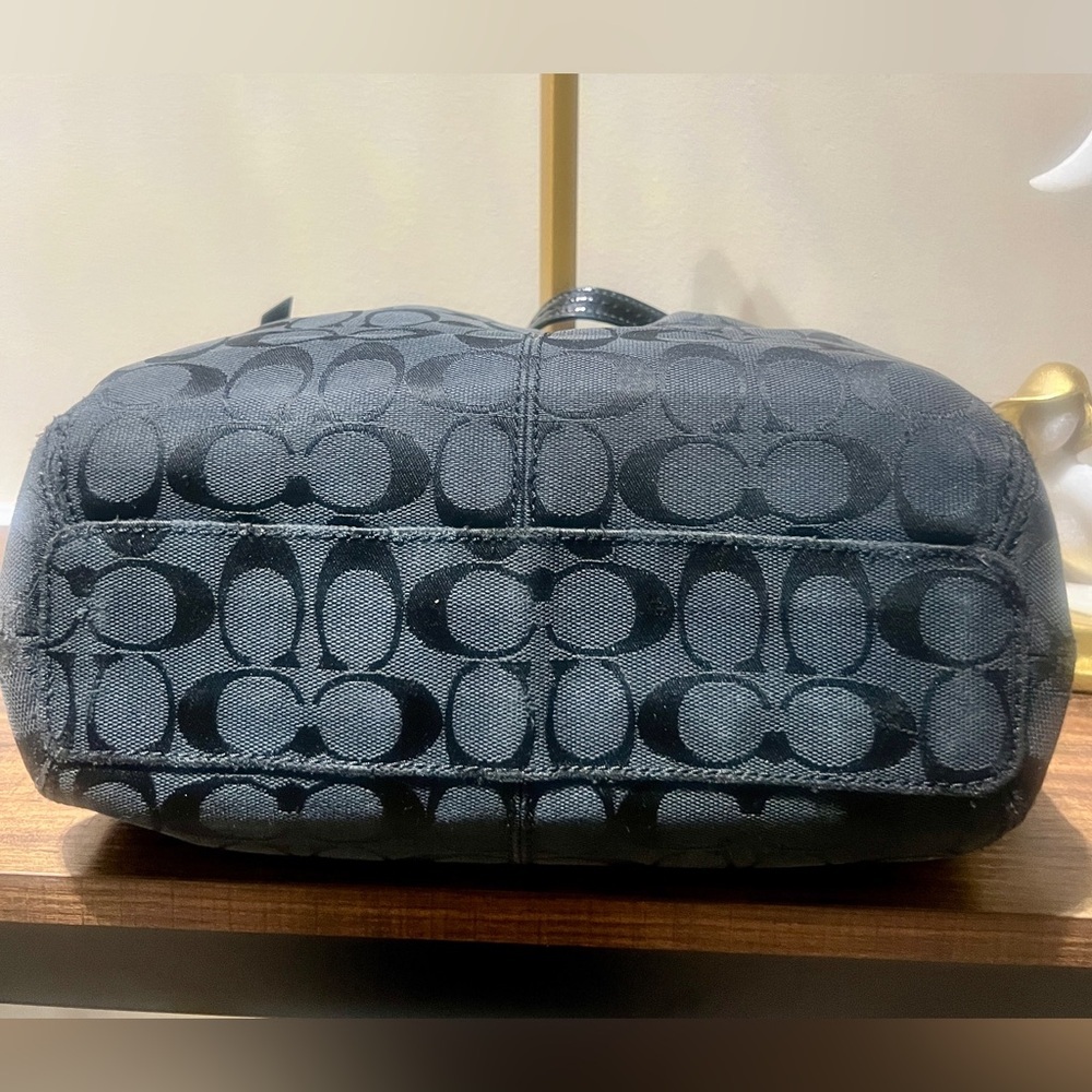 COACH F13744 Hobo Bag circa 2010-2019 - Picture 3 of 7